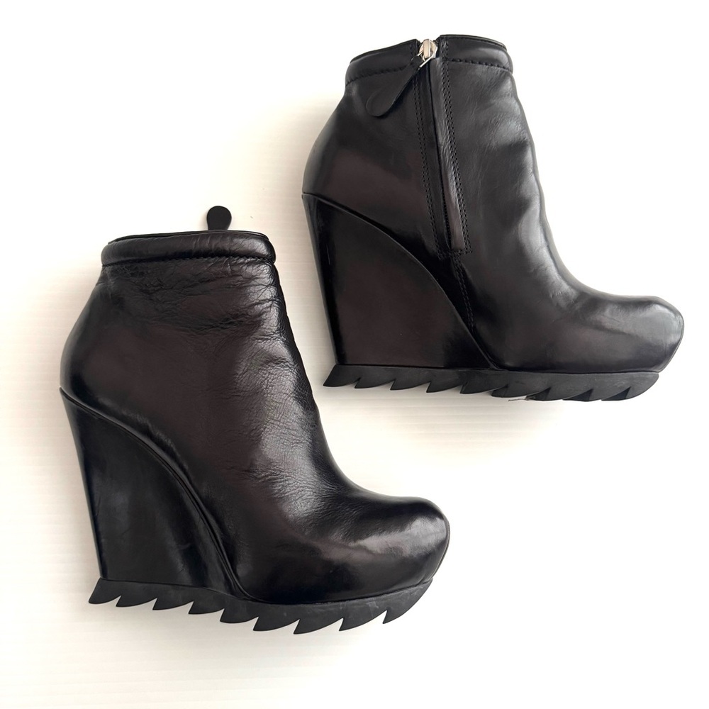 Camilla Skovgaard Saw Sole Black Leather Wedge
Ankle Booties Size 8 - Picture 6 of 12